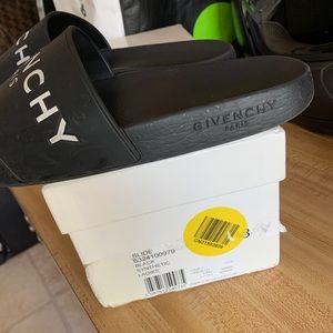 Givenchy slides AUTHENTIC comes with original box